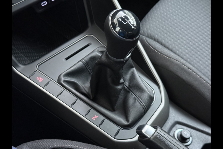 Volkswagen Polo 1.0TSI 96PK 5Drs R-Line Edition Adap.Cruise Navi Apple Carplay Android Auto Climate Control Cruise Control Pdc DAB Bluetooth Isofix Lmv Privacy Glas Led Origineel Nederlandse Auto Dealeronderhouden