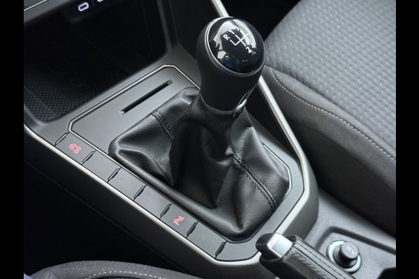 Volkswagen Polo 1.0TSI 96PK 5Drs R-Line Edition Adap.Cruise Navi Apple Carplay Android Auto Climate Control Cruise Control Pdc DAB Bluetooth Isofix Lmv Privacy Glas Led Origineel Nederlandse Auto Dealeronderhouden