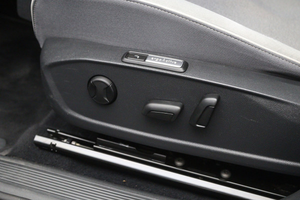 Volkswagen ID.3 First Max 58 kWh 204 PK, SOH 92 %, Matrix-LED, Panoramadak, adap. Cruise Control, Winterpakket, Head-UpMassage