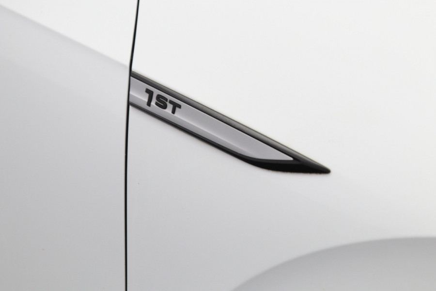 Volkswagen ID.3 First Max 58 kWh 204 PK, SOH 92 %, Matrix-LED, Panoramadak, adap. Cruise Control, Winterpakket, Head-UpMassage