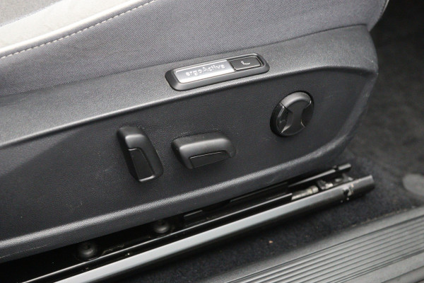 Volkswagen ID.3 First Max 58 kWh 204 PK, SOH 92 %, Matrix-LED, Panoramadak, adap. Cruise Control, Winterpakket, Head-UpMassage