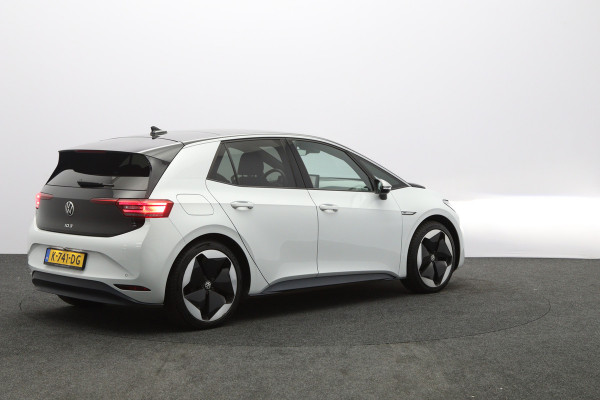 Volkswagen ID.3 First Max 58 kWh 204 PK, SOH 92 %, Matrix-LED, Panoramadak, adap. Cruise Control, Winterpakket, Head-UpMassage