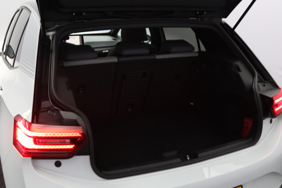 Volkswagen ID.3 First Max 58 kWh 204 PK, SOH 92 %, Matrix-LED, Panoramadak, adap. Cruise Control, Winterpakket, Head-UpMassage