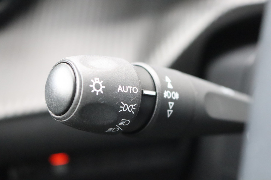 Peugeot 2008 1.2 PureT. 130PK Allure Gr.-Navigatie/Camera/Cruise-control/Carplay-android