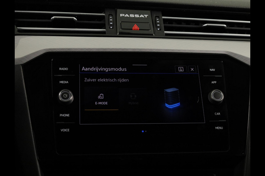 Volkswagen Passat Variant 1.4 TSI PHEV GTE Business 218 pk Automaat (DSG) | Navigatie |Parkeersensoren (Park assist) | Achteruitrijcamera | Matrix LED koplampen |Travel Assist | Stoelverwarming |