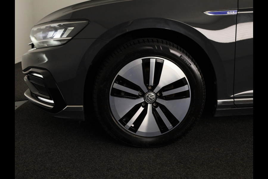Volkswagen Passat Variant 1.4 TSI PHEV GTE Business 218 pk Automaat (DSG) | Navigatie |Parkeersensoren (Park assist) | Achteruitrijcamera | Matrix LED koplampen |Travel Assist | Stoelverwarming |