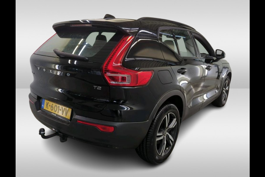 Volvo XC40 1.5 T2 130PK R-Design / Trekhaak / 1/2 Leder / Airco-ecc./ Navigatie / Stoelverwarming / Pdc./