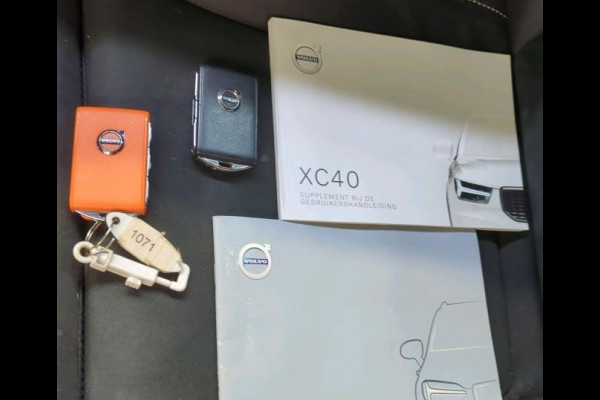 Volvo XC40 1.5 T2 130PK R-Design / Trekhaak / 1/2 Leder / Airco-ecc./ Navigatie / Stoelverwarming / Pdc./