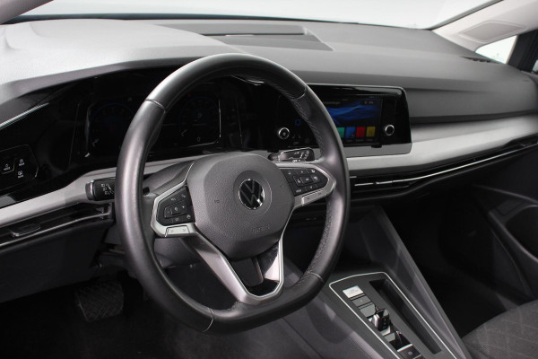 Volkswagen Golf 1.0 eTSI 110pk Automaat Life Climate control LED Lane Assist App Connect Cruise Control Climatronic Lichtmetalen Velgen Velgen Winterpakket