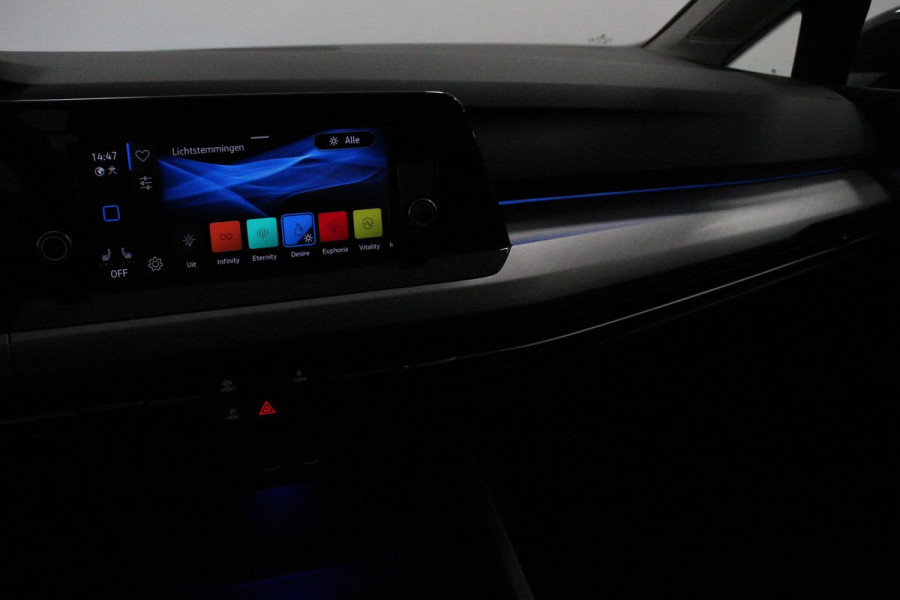 Volkswagen Golf 1.0 eTSI 110pk Automaat Life Climate control LED Lane Assist App Connect Cruise Control Climatronic Lichtmetalen Velgen Velgen Winterpakket