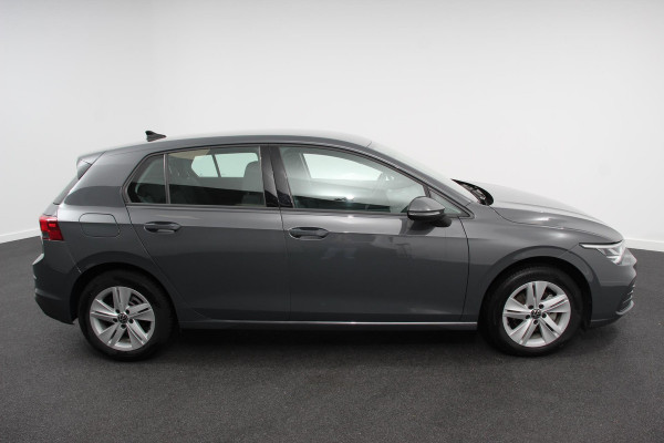 Volkswagen Golf 1.0 eTSI 110pk Automaat Life Climate control LED Lane Assist App Connect Cruise Control Climatronic Lichtmetalen Velgen Velgen Winterpakket