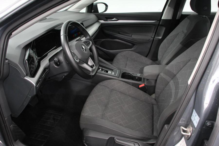 Volkswagen Golf 1.0 eTSI 110pk Automaat Life Climate control LED Lane Assist App Connect Cruise Control Climatronic Lichtmetalen Velgen Velgen Winterpakket