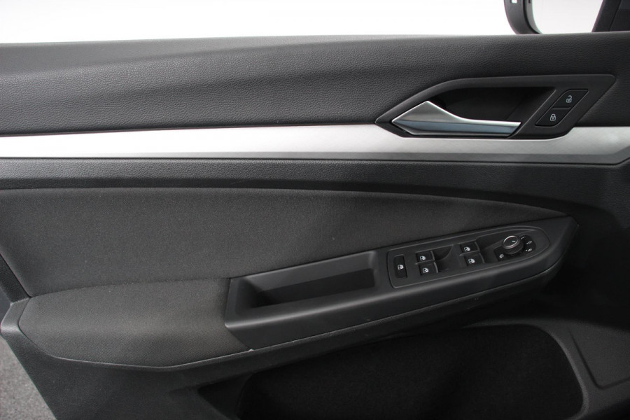 Volkswagen Golf 1.0 eTSI 110pk Automaat Life Climate control LED Lane Assist App Connect Cruise Control Climatronic Lichtmetalen Velgen Velgen Winterpakket