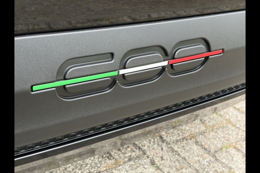 Fiat 600E RED 54 kWh | Apple/Android CarPlay | Parkeersensoren