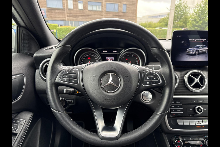Mercedes-Benz GLA 180 Business Solution | Automaat | Trekhaak | Elek. Kofferklep | Camera | Dealer onderhouden