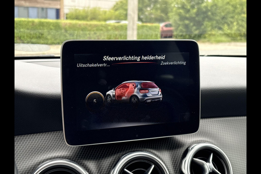 Mercedes-Benz GLA 180 Business Solution | Automaat | Trekhaak | Elek. Kofferklep | Camera | Dealer onderhouden
