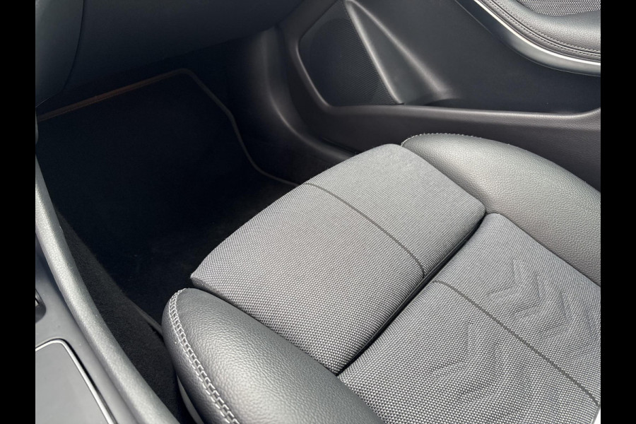 Mercedes-Benz GLA 180 Business Solution | Automaat | Trekhaak | Elek. Kofferklep | Camera | Dealer onderhouden