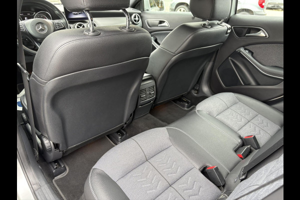 Mercedes-Benz GLA 180 Business Solution | Automaat | Trekhaak | Elek. Kofferklep | Camera | Dealer onderhouden