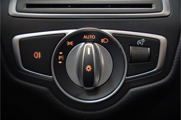 Mercedes-Benz C-Klasse Estate 300 e Business Solution AMG | Panoramadak | Stoelverwarming | 360 Camera | Dodehoekdetectie | Cruise Control | Apple Carplay | Navigatie | Trekhaak | DAB | Ambiance Verlichting | Multibeam