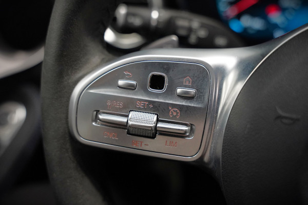 Mercedes-Benz C-Klasse Estate 300 e Business Solution AMG | Panoramadak | Stoelverwarming | 360 Camera | Dodehoekdetectie | Cruise Control | Apple Carplay | Navigatie | Trekhaak | DAB | Ambiance Verlichting | Multibeam