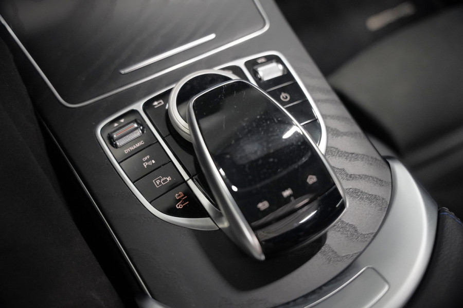 Mercedes-Benz C-Klasse Estate 300 e Business Solution AMG | Panoramadak | Stoelverwarming | 360 Camera | Dodehoekdetectie | Cruise Control | Apple Carplay | Navigatie | Trekhaak | DAB | Ambiance Verlichting | Multibeam