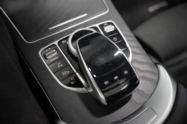 Mercedes-Benz C-Klasse Estate 300 e Business Solution AMG | Panoramadak | Stoelverwarming | 360 Camera | Dodehoekdetectie | Cruise Control | Apple Carplay | Navigatie | Trekhaak | DAB | Ambiance Verlichting | Multibeam