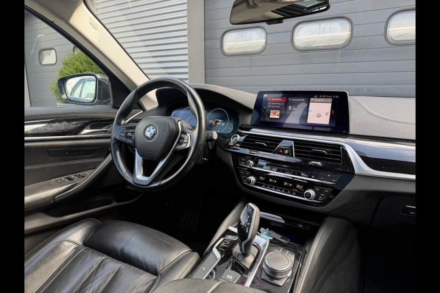 BMW 5 Serie Touring 520i Corporate Lease High Executive | Panoramadak | Camera | DAB | Elektrische Achterklep |