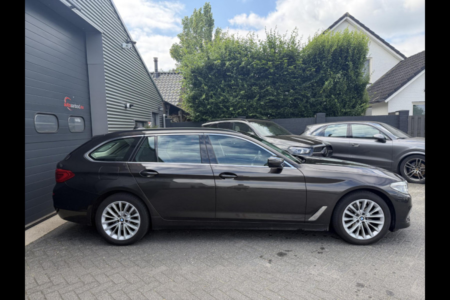 BMW 5 Serie Touring 520i Corporate Lease High Executive | Panoramadak | Camera | DAB | Elektrische Achterklep |