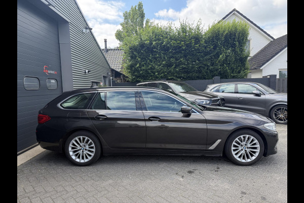 BMW 5 Serie Touring 520i Corporate Lease High Executive | Panoramadak | Camera | DAB | Elektrische Achterklep |