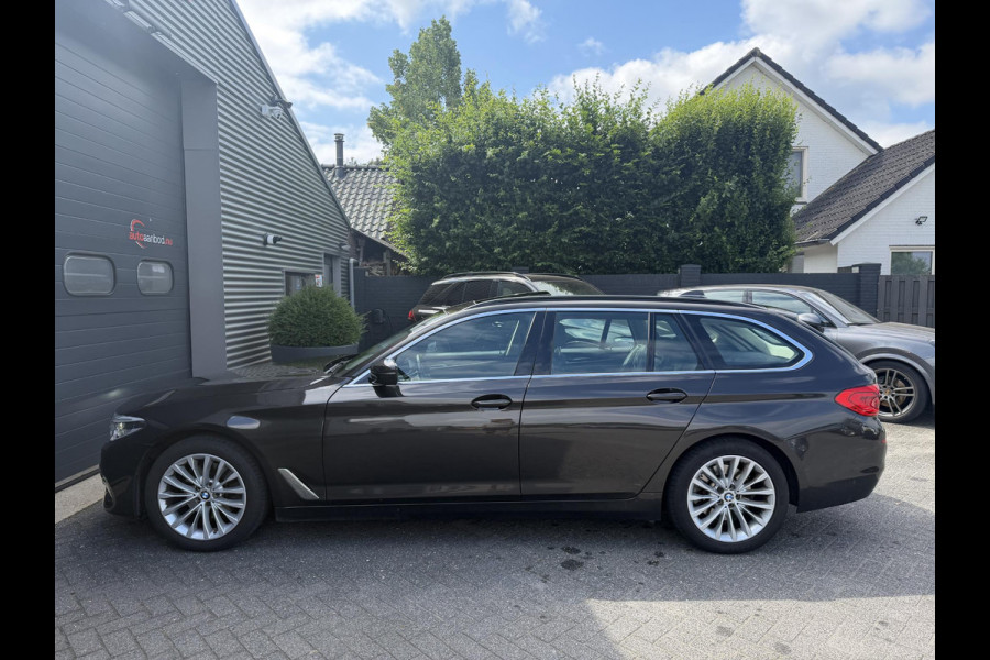 BMW 5 Serie Touring 520i Corporate Lease High Executive | Panoramadak | Camera | DAB | Elektrische Achterklep |
