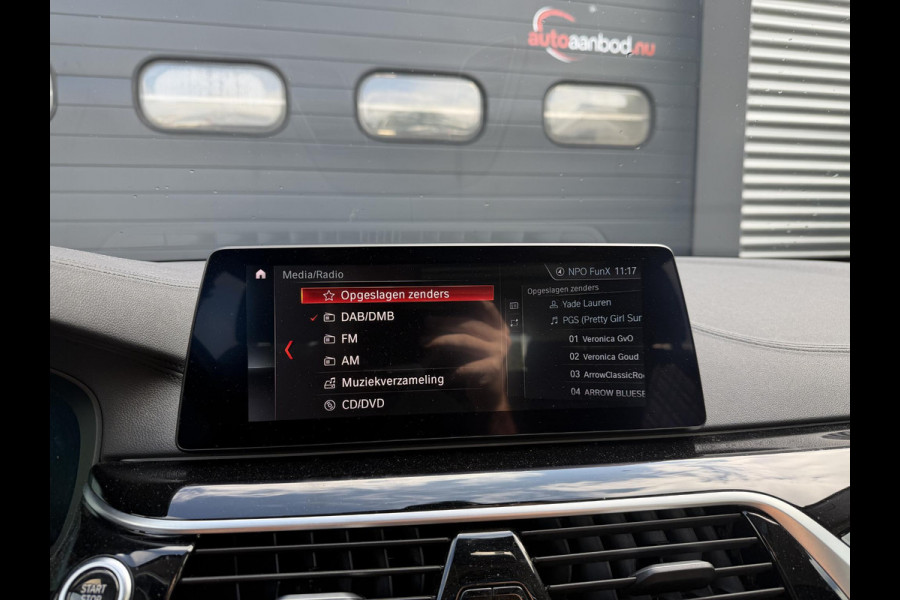 BMW 5 Serie Touring 520i Corporate Lease High Executive | Panoramadak | Camera | DAB | Elektrische Achterklep |