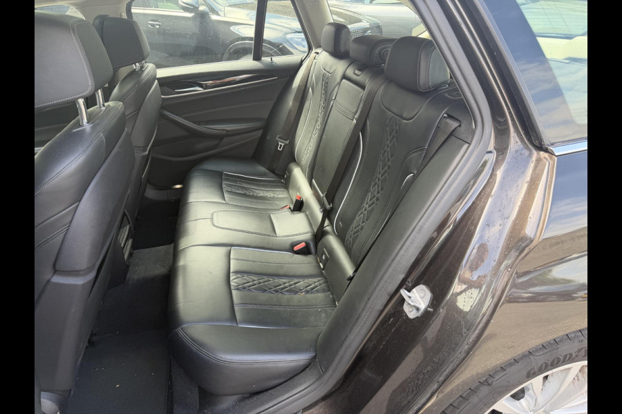 BMW 5 Serie Touring 520i Corporate Lease High Executive | Panoramadak | Camera | DAB | Elektrische Achterklep |