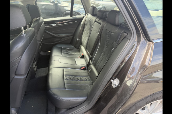 BMW 5 Serie Touring 520i Corporate Lease High Executive | Panoramadak | Camera | DAB | Elektrische Achterklep |
