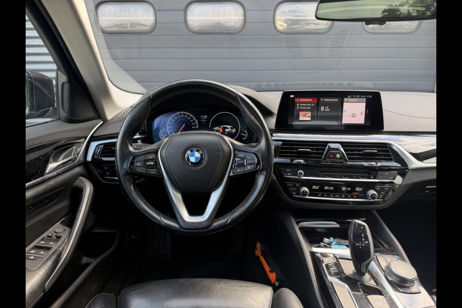 BMW 5 Serie Touring 520i Corporate Lease High Executive | Panoramadak | Camera | DAB | Elektrische Achterklep |