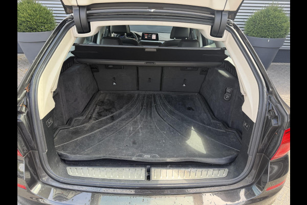 BMW 5 Serie Touring 520i Corporate Lease High Executive | Panoramadak | Camera | DAB | Elektrische Achterklep |