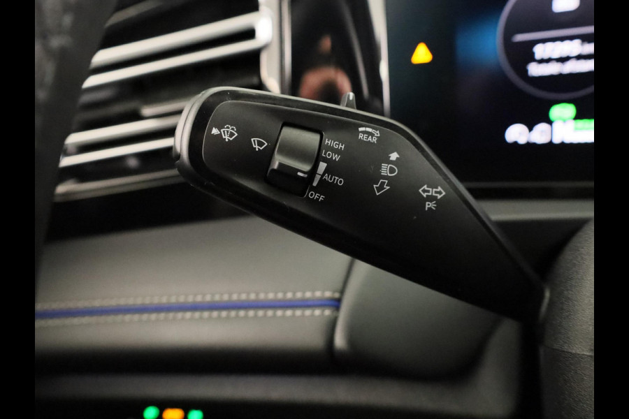 Volkswagen Tiguan 1.5 eHybrid R-Line Edition 272 pk Automaat (DSG) | Verlengde garantie | Navigatie | Panoramadak | Trekhaak (wegklapbaar) | Parkeersensoren (Park assist) | Rondomzicht camera | Matrix LED koplampen | R-Line |