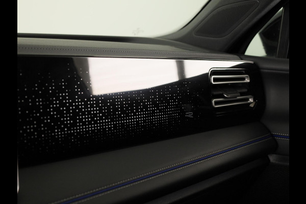 Volkswagen Tiguan 1.5 eHybrid R-Line Edition 272 pk Automaat (DSG) | Verlengde garantie | Navigatie | Panoramadak | Trekhaak (wegklapbaar) | Parkeersensoren (Park assist) | Rondomzicht camera | Matrix LED koplampen | R-Line |