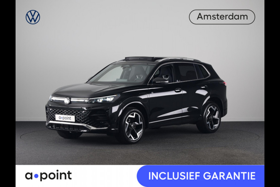 Volkswagen Tiguan 1.5 eHybrid R-Line Edition 272 pk Automaat (DSG) | Verlengde garantie | Navigatie | Panoramadak | Trekhaak (wegklapbaar) | Parkeersensoren (Park assist) | Rondomzicht camera | Matrix LED koplampen | R-Line |