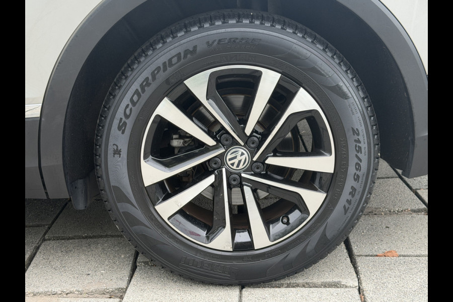 Volkswagen Tiguan BWJ 2020 | 1.5TS 150PK I ACT Highline AUTOMAAT | TREKHAAK | CLIMA | NAVI | PRICAY GLASS | PDC 2X | CARPLAY |