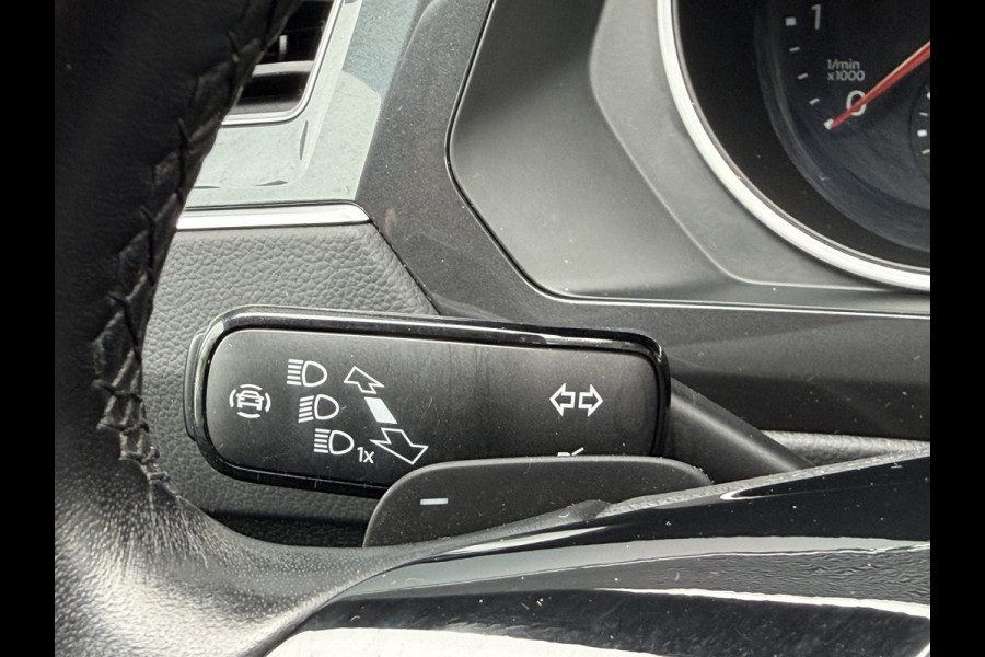 Volkswagen Tiguan BWJ 2020 | 1.5TS 150PK I ACT Highline AUTOMAAT | TREKHAAK | CLIMA | NAVI | PRICAY GLASS | PDC 2X | CARPLAY |