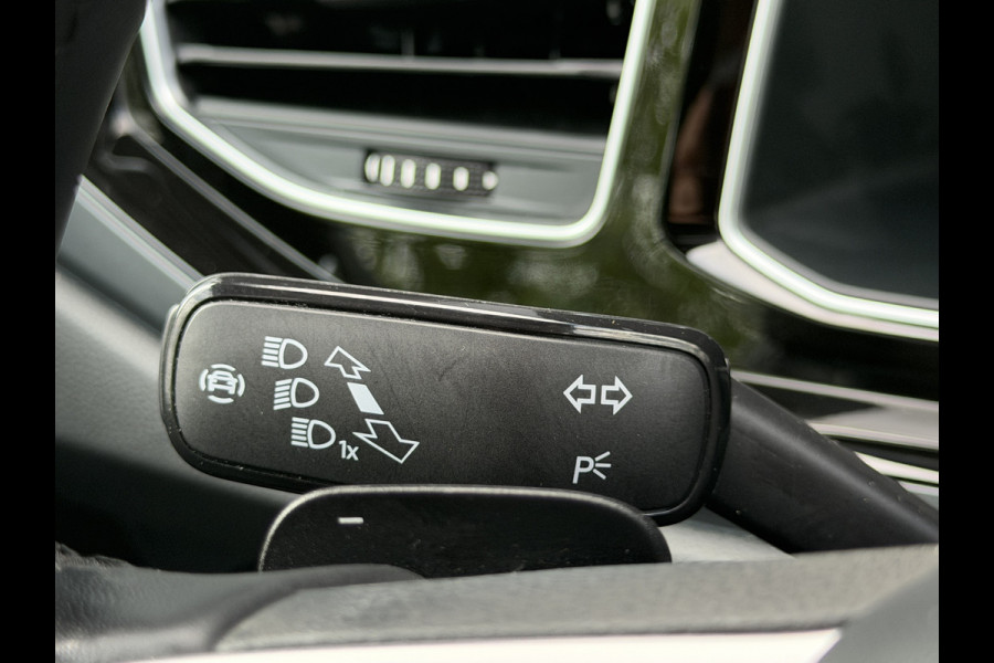Volkswagen Taigo BWJ 2022 | 1.0 TSI R-Line Business AUTOMAAT | CAMERA A | VIRT. COCKPIT | PDC 2X | DONKER GLAS | 18'' LMV | CLIMA | NAVI |