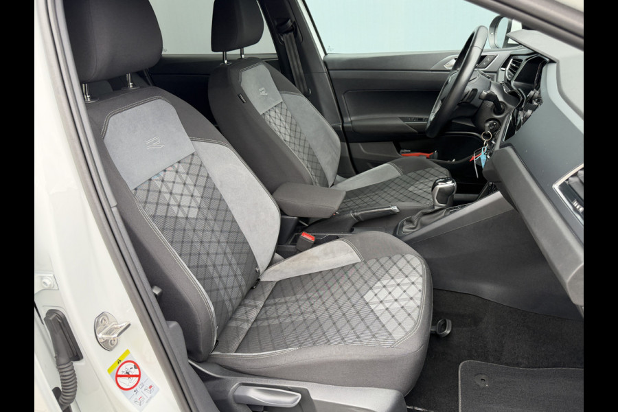 Volkswagen Taigo BWJ 2022 | 1.0 TSI R-Line Business AUTOMAAT | CAMERA A | VIRT. COCKPIT | PDC 2X | DONKER GLAS | 18'' LMV | CLIMA | NAVI |