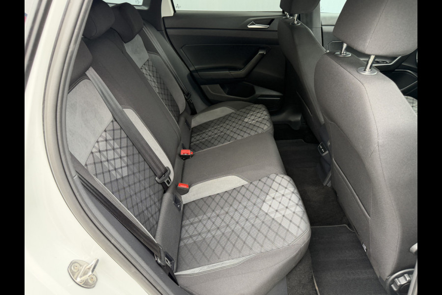 Volkswagen Taigo BWJ 2022 | 1.0 TSI R-Line Business AUTOMAAT | CAMERA A | VIRT. COCKPIT | PDC 2X | DONKER GLAS | 18'' LMV | CLIMA | NAVI |