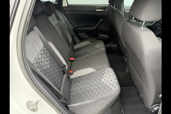 Volkswagen Taigo BWJ 2022 | 1.0 TSI R-Line Business AUTOMAAT | CAMERA A | VIRT. COCKPIT | PDC 2X | DONKER GLAS | 18'' LMV | CLIMA | NAVI |