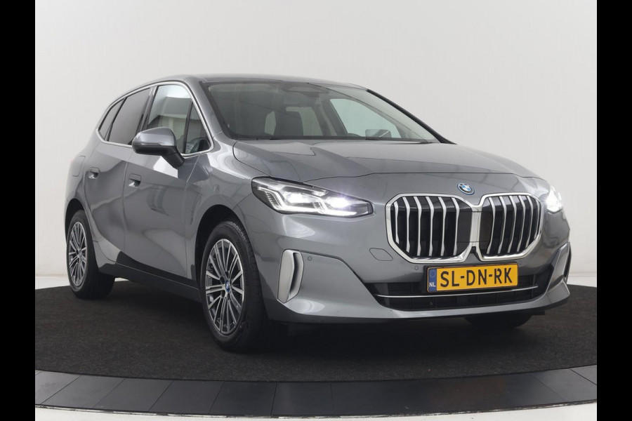 BMW 2 Serie Active Tourer 225e xDrive Luxury Line | SOH 95,1% | Trekhaak | Leder | Full LED | Head Up| Keyless | Navigatie | Carplay | 17" | Stoelverwarming | 360 Camera | Adaptive Cruise | PHEV | Plug In