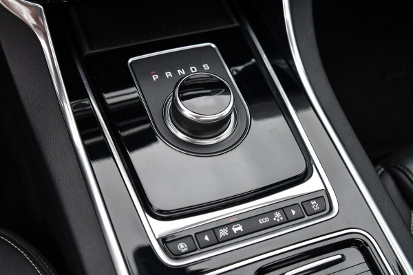 Jaguar XE 2.0 R-Sport, Panorama, Meridian, Leder, Memory, Camera, Carplay, Stuurverw.!
