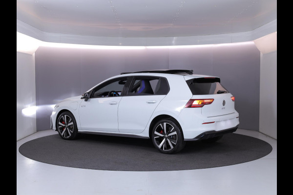 Volkswagen Golf 1.5 eHybrid GTE 272 PK DSG PHEV | Panorama dak | Head up Display | 18" LM velgen | 360 graden camera |