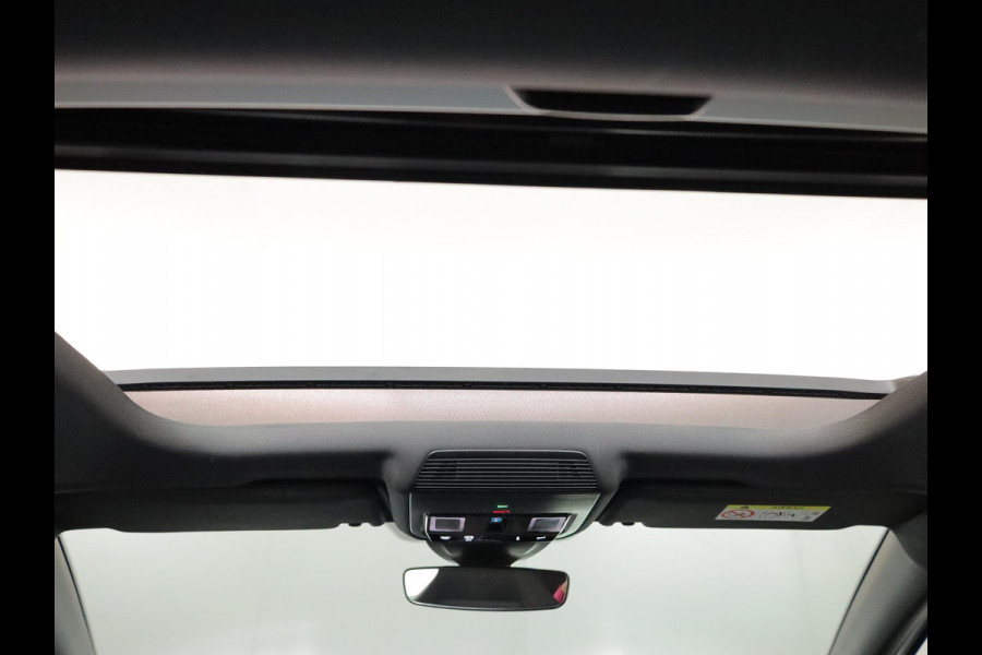 Volkswagen Golf 1.5 eHybrid GTE 272 PK DSG PHEV | Panorama dak | Head up Display | 18" LM velgen | 360 graden camera |
