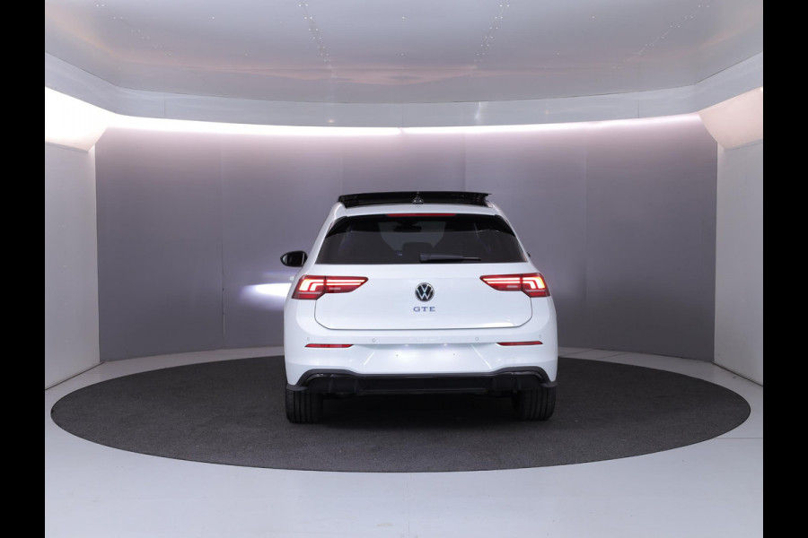 Volkswagen Golf 1.5 eHybrid GTE 272 PK DSG PHEV | Panorama dak | Head up Display | 18" LM velgen | 360 graden camera |
