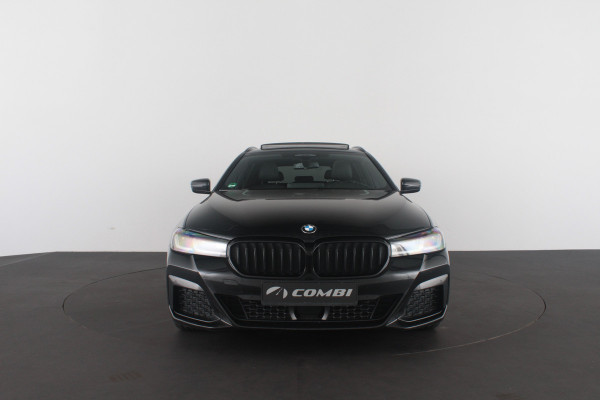 BMW 5 Serie Touring 530d xDrive M Sport > Pano.schuif/Head-up/19inch/Shadow-Line/Trekhaak